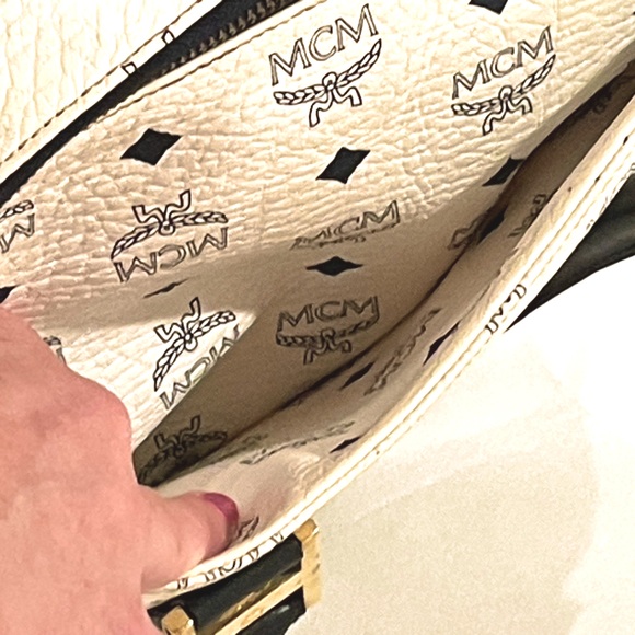 Vintage MCM Visetos Navy and White 2–Way Boston Bag - Picture 9 of 14